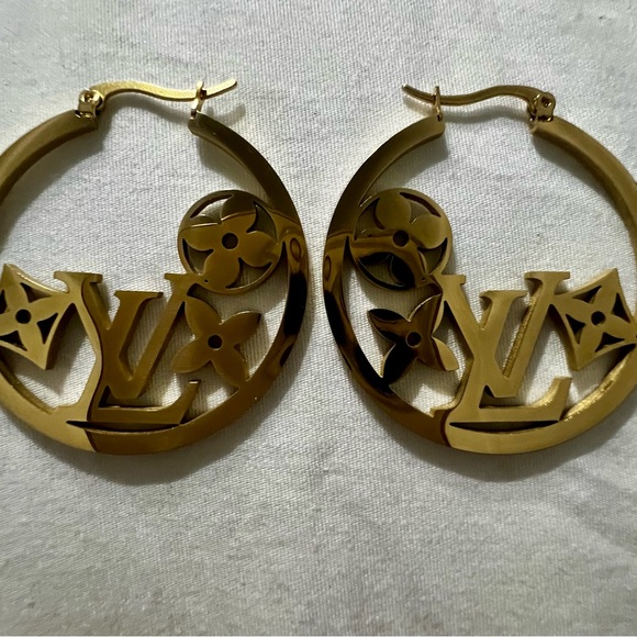 Fashion Jewelry Shiny Gold Logo Cutout Hoop Earrings - Picture 3 of 3